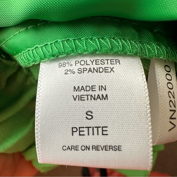 NEW YORK & CO. NWT Lime Green Petite Cropped Pants - Picture 7 of 7